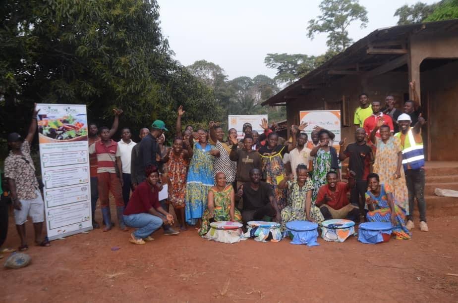 Photo de famille à l’issue de la formation sur l’élevage des hannetons