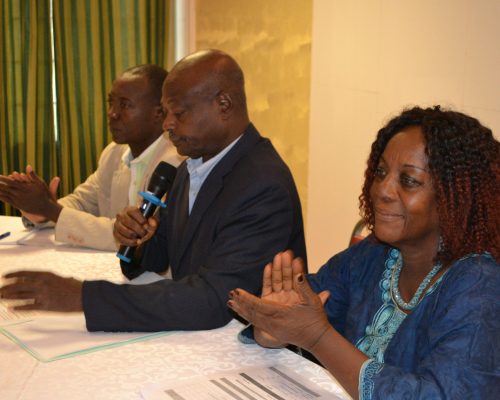 Table d'honneur à l'ouverture de l'atelier d'actualisation des curricula
