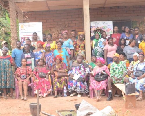 Les femmes et les jeunes de la Case de semences d’Esse se forment sur la fabrication du Biochar