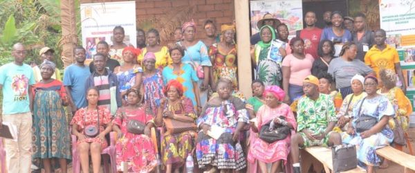 Les femmes et les jeunes de la Case de semences d’Esse se forment sur la fabrication du Biochar